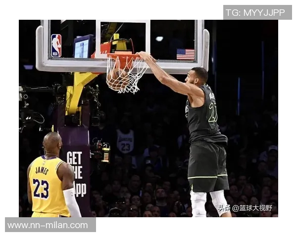 克莱半场表现稳健11投4中三分球命中3个贡献11分2篮板1封盖 克莱半场表现稳健11投4中三分球命中3个贡献11分2篮板1封盖